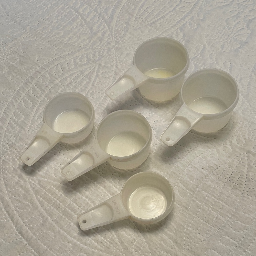 🌷Vintage Tupperware White or Sheer Nesting Measuring Cups Set of 5